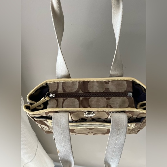 Coach Daisy signature tote tan brown yellow shoulder bag - Picture 3 of 11